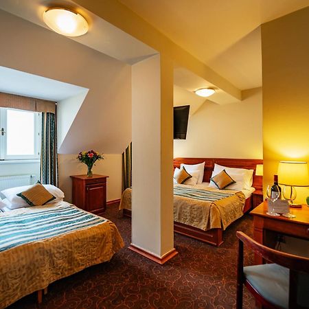 Hotel U Divadla - Czech Leading Hotels Prag Exteriör bild