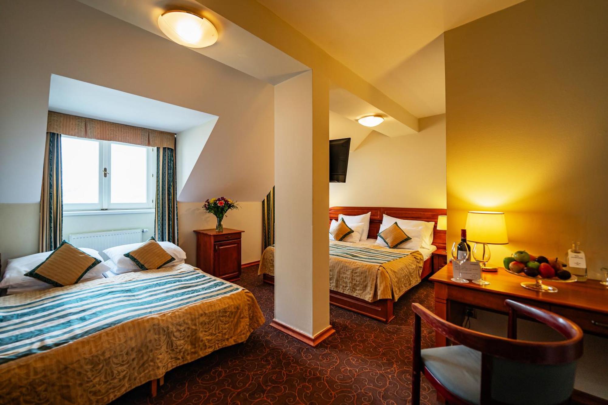 Hotel U Divadla - Czech Leading Hotels Prag Exteriör bild