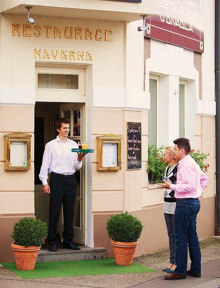 Hotel U Divadla - Czech Leading Hotels Prag Exteriör bild