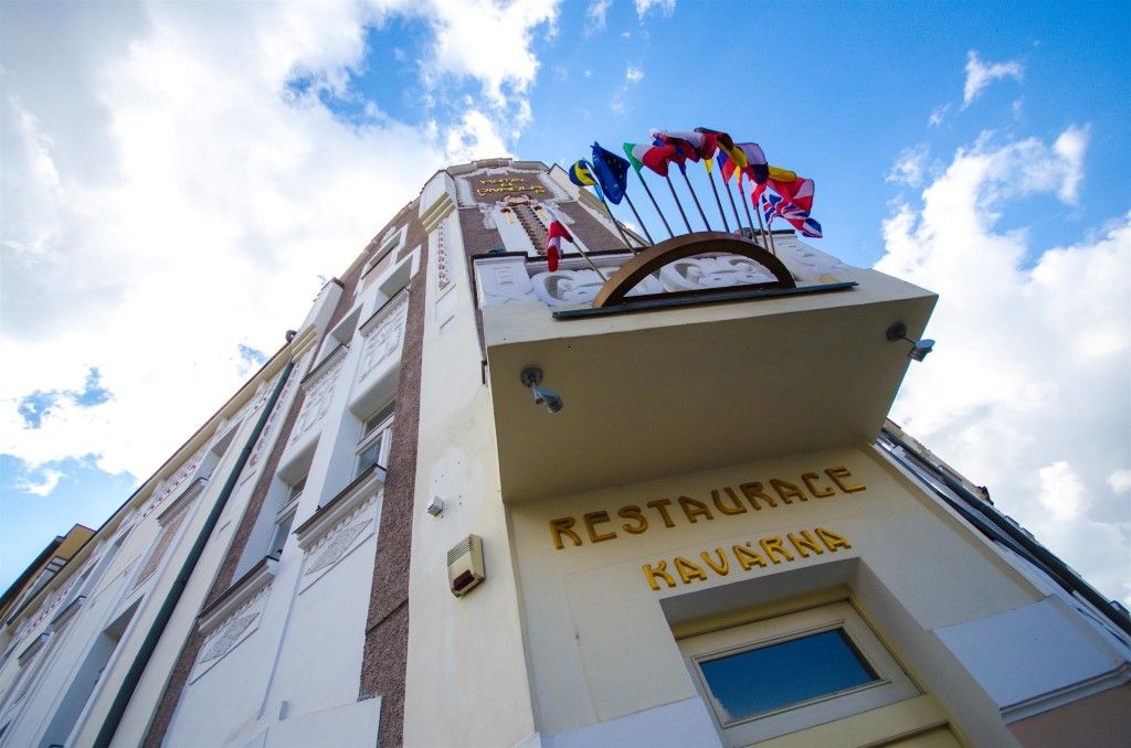 Hotel U Divadla - Czech Leading Hotels Prag Exteriör bild