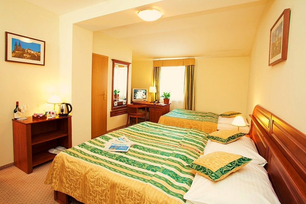 Hotel U Divadla - Czech Leading Hotels Prag Exteriör bild