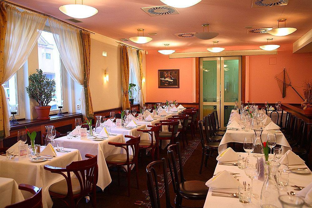 Hotel U Divadla - Czech Leading Hotels Prag Exteriör bild