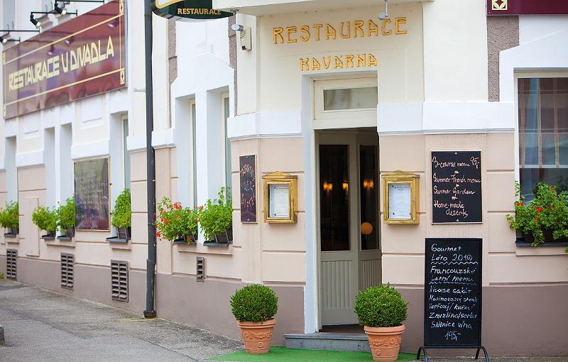 Hotel U Divadla - Czech Leading Hotels Prag Exteriör bild